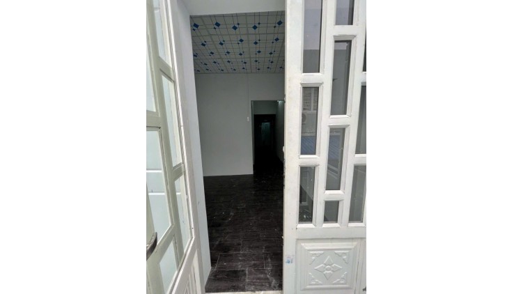 3.25 TỶ- NHÀ 2 TẦNG SÁT BÊN HÔNG CHỢ HÓC MÔN - HẺM XE HƠI- ĐANG CHO THUÊ 5TR/TH